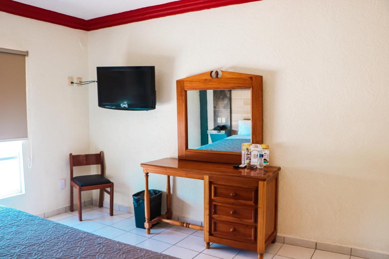 Hotel Gina Tecomán Buitenkant foto