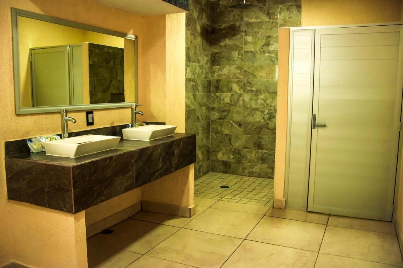 Hotel Gina Tecomán Buitenkant foto