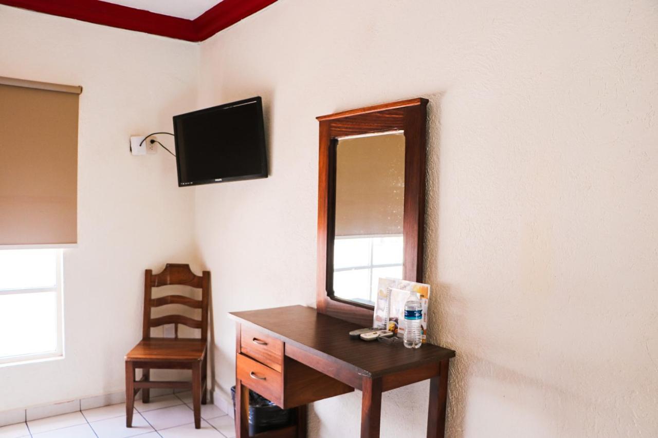Hotel Gina Tecomán Buitenkant foto